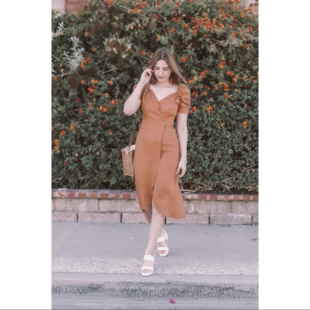 🤍 The Kennedy Puff Sleeve Dress - Picture 4 of 8